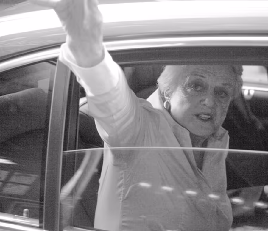 Photo Coverage: Angela Lansbury After Her Final 'BLITHE SPIRIT' Performance  Image