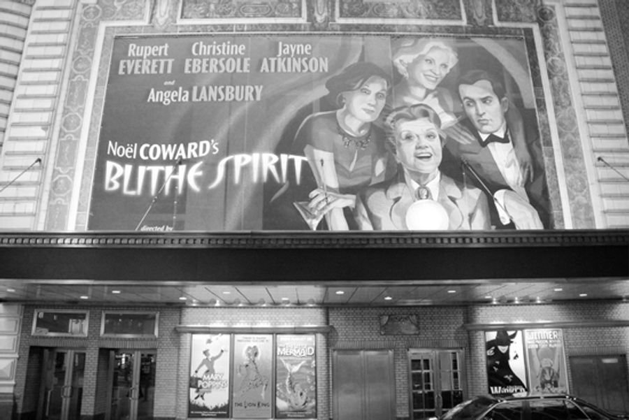 Photo Coverage: Angela Lansbury After Her Final 'BLITHE SPIRIT' Performance  Image