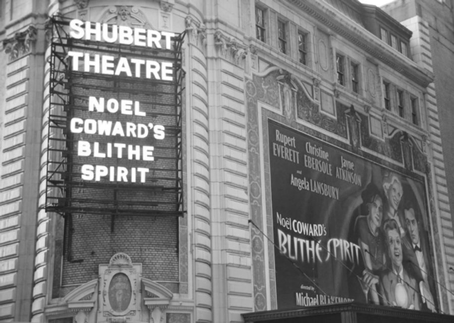 Photo Coverage: Angela Lansbury After Her Final 'BLITHE SPIRIT' Performance  Image
