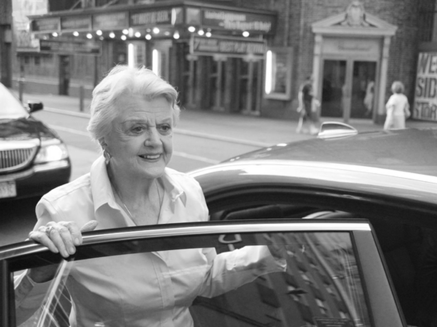 Photo Coverage: Angela Lansbury After Her Final 'BLITHE SPIRIT' Performance  Image