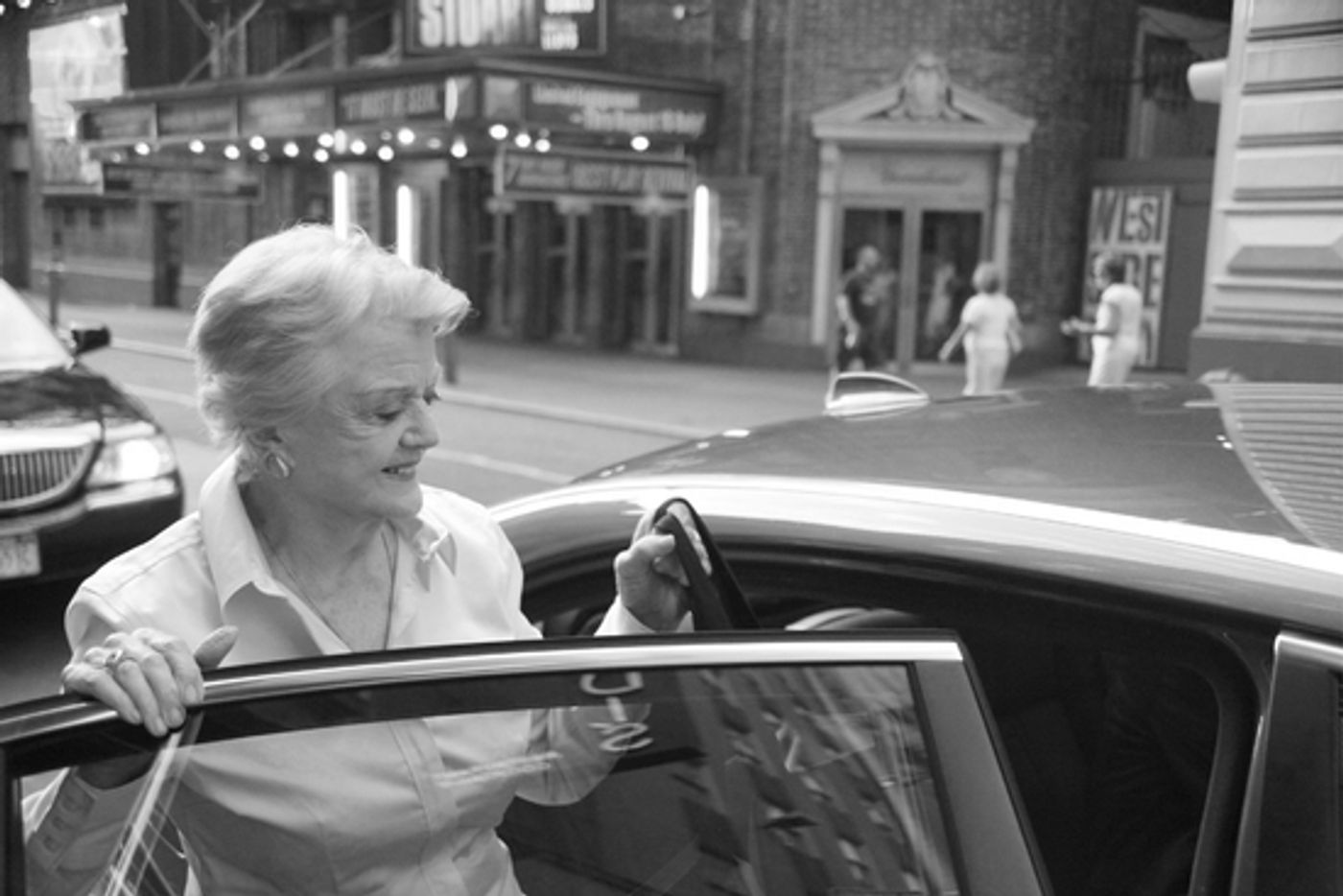 Photo Coverage: Angela Lansbury After Her Final 'BLITHE SPIRIT' Performance  Image