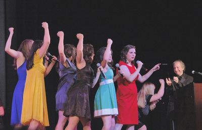 Kristin Dausch and the ladies with Scott Siegel Photo