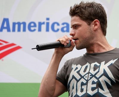 Jeremy Jordan
 Photo