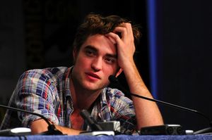 Robert Pattinson Photo