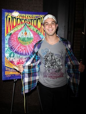 Skylar Astin Photo