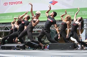 Amra-Faye Wright and The cast of Chicago @ BroadwayWorld Amra-Faye Wright and The cast of Chicago Photo