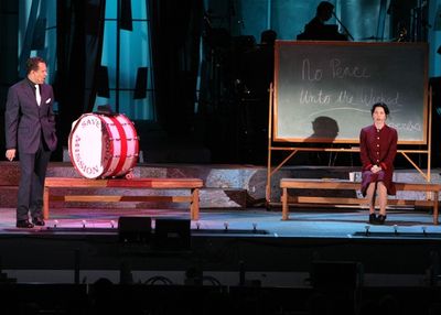 Brian Stokes Mitchell as "Sky Masterson" and Jessica Biel as "Sarah Brown" Photo
