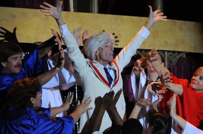 Chorus with Lee Garrow as Melvin P. Thorpe Photo