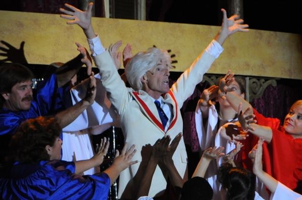 Chorus with Lee Garrow as Melvin P. Thorpe Photo