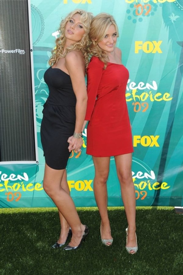 Aly Michalka and Amanda Michalka Photo
