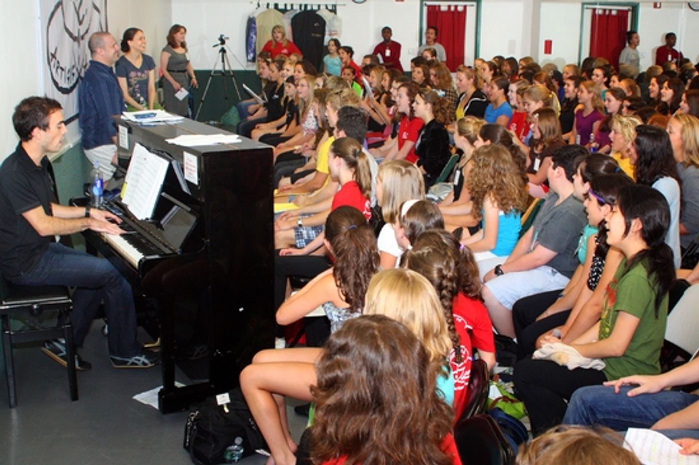 Photo Flash: SHREK THE MUSICAL Star Sutton Foster Visits Broadway Artists Alliance  Image