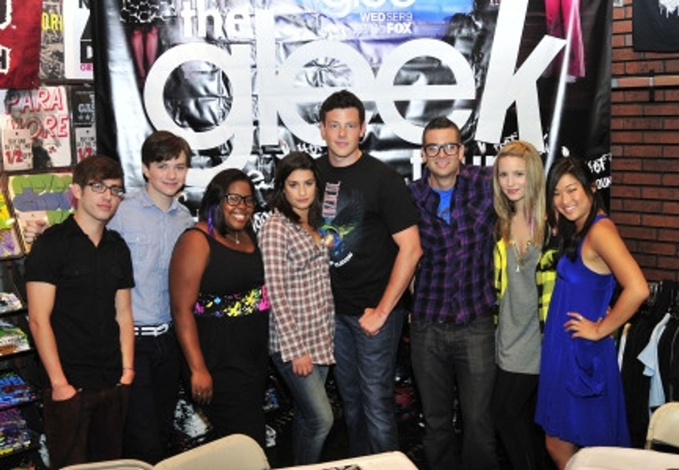 Photo Flash: The GLEE 'GLEEK' Tour Hits The Road  Image