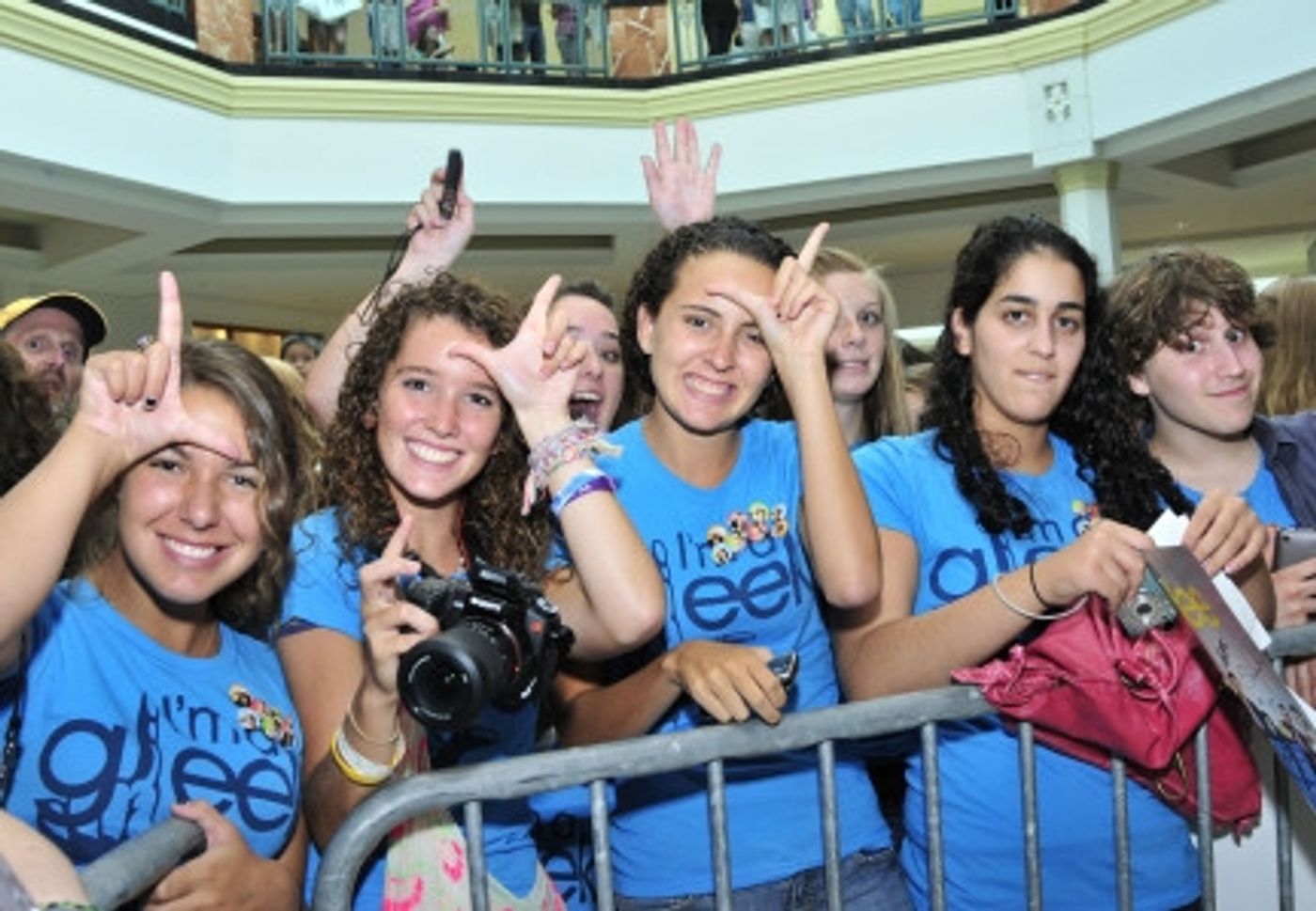 Photo Flash: The GLEE 'GLEEK' Tour Hits The Road  Image