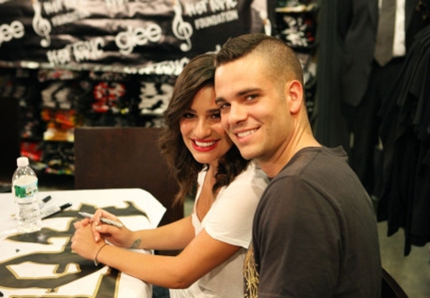 Photo Flash: The GLEE 'GLEEK' Tour Hits The Road  Image