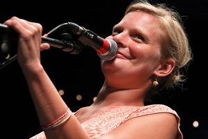 Martha Plimpton Photo