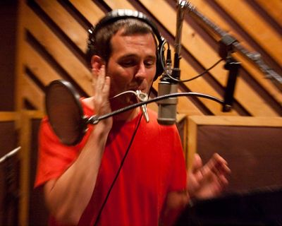 Mike Pearce lays down the tracks for Vanities Photo