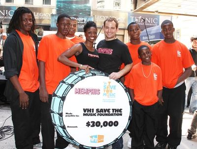 Montego Glover, Chad Kimball and the students Photo