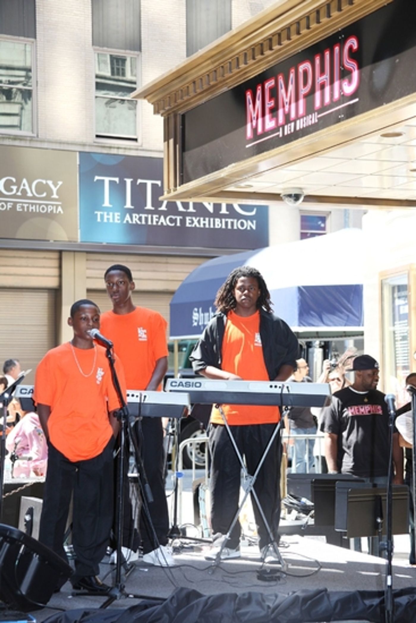 Photo Coverage: Bryan, DiPietro And The MEMPHIS Cast Celebrate Shubert Theatre Box Office Opening  Image
