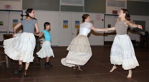 Carly Rose Sonenclar, Melissa Gilbert and Kara Lindsay @ BroadwayWorld Carly Rose Sonenclar, Melissa Gilbert and Kara Lindsay Photo