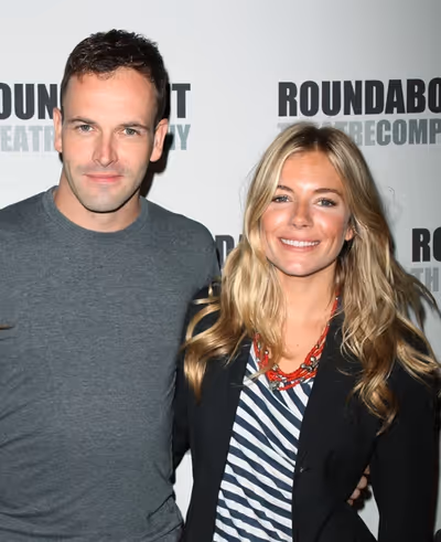 Jonny Lee Miller and Sienna Miller Photo