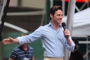 Max Von Essen introducing the Cast of The Fantasticks Photo