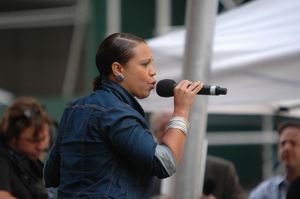 Shayna Steele helping the crowd with the sing a long Photo