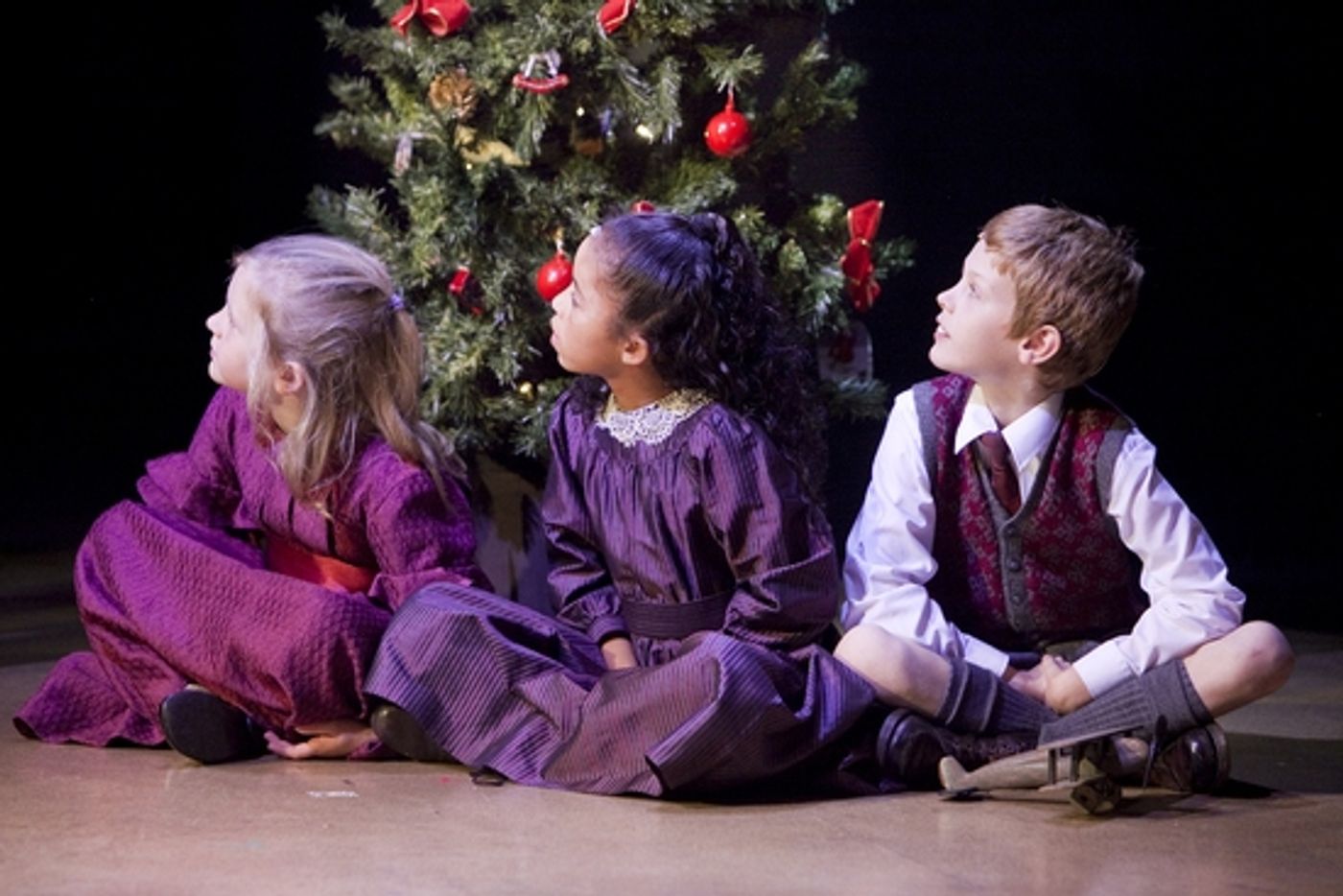 Photo Flash: IT'S A WONDERFUL LIFE, New Wolsey Theatre  Image