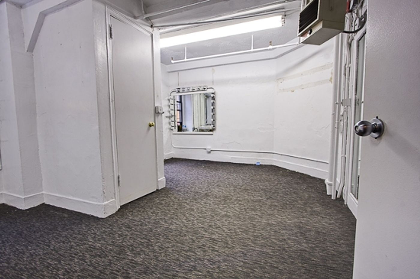 Photo Exclusive: Carrie Fisher's WISHFUL DRINKING Dressing Room Makeover - Before/After  Image