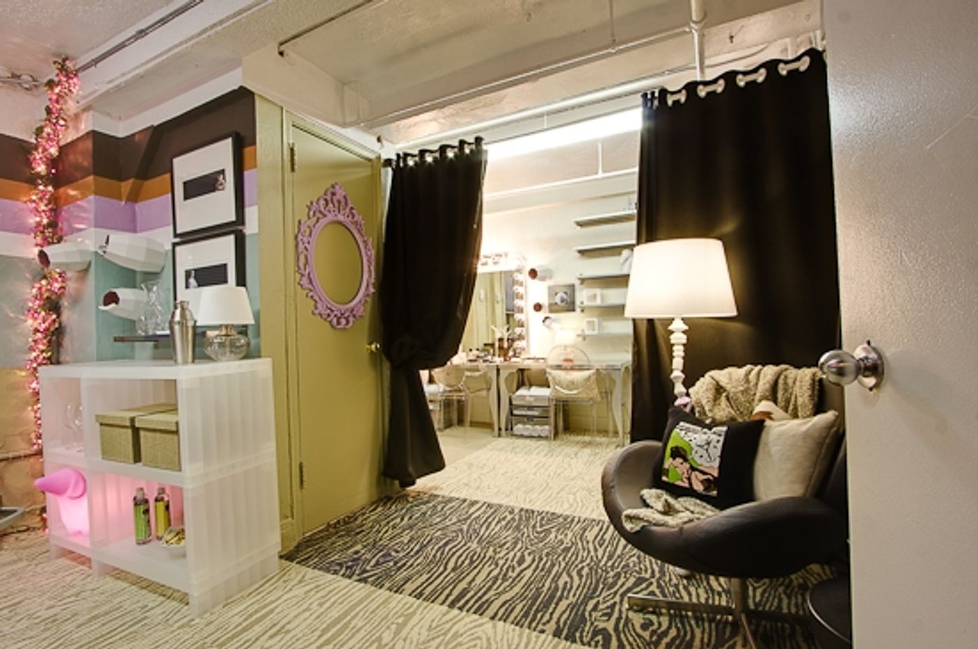 Photo Exclusive: Carrie Fisher's WISHFUL DRINKING Dressing Room Makeover - Before/After  Image