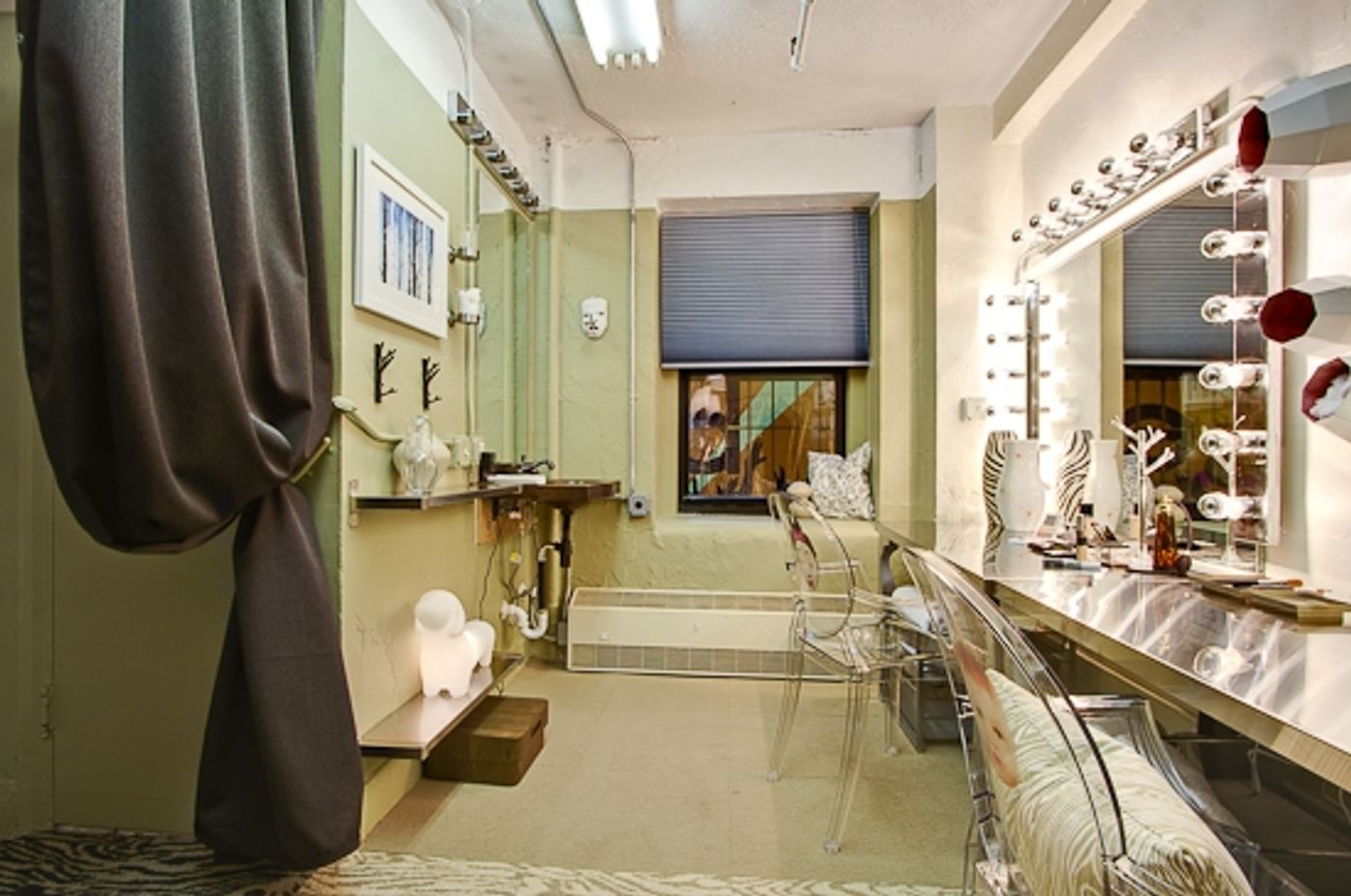 Photo Exclusive: Carrie Fisher's WISHFUL DRINKING Dressing Room Makeover - Before/After  Image