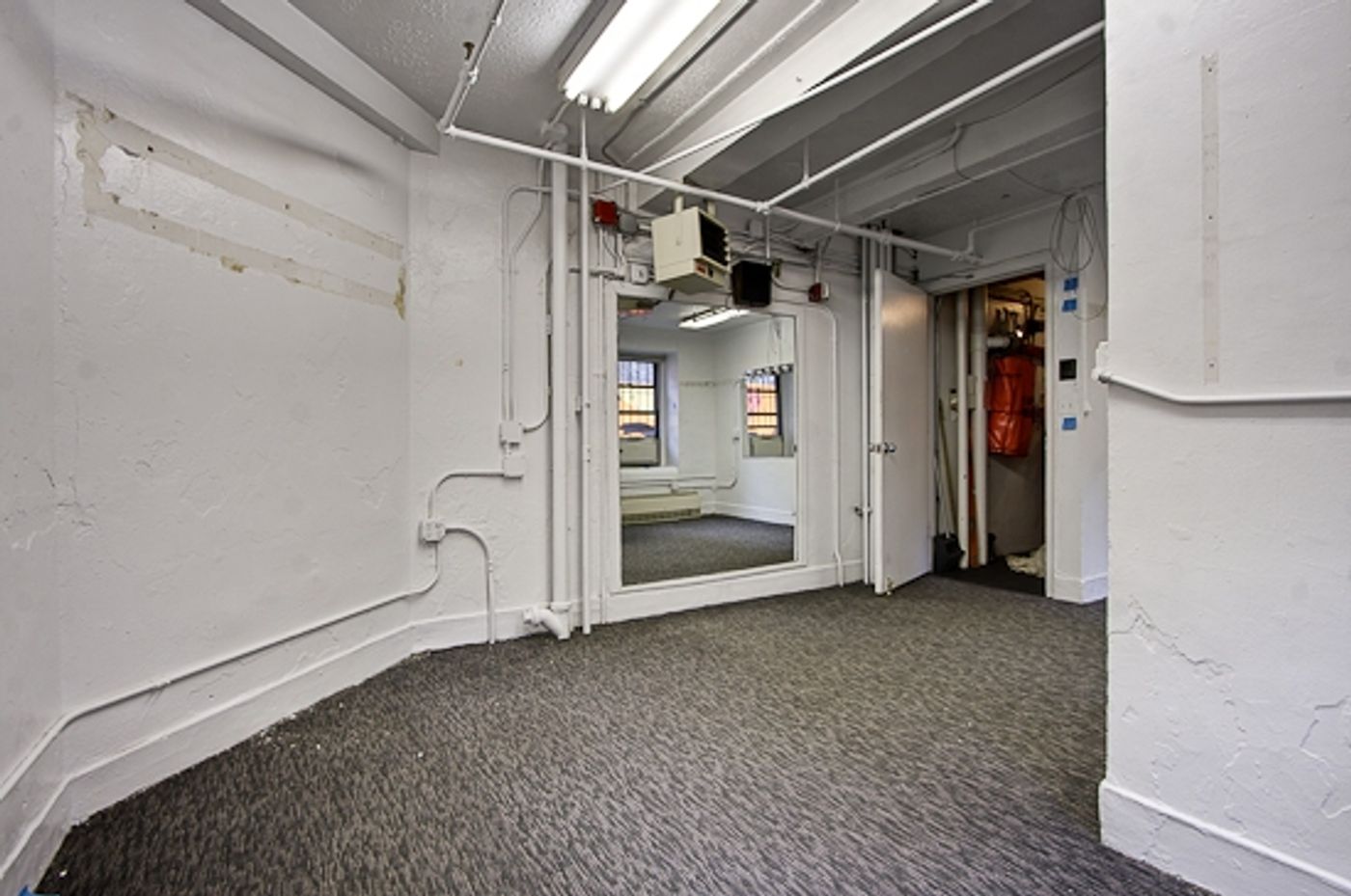 Photo Exclusive: Carrie Fisher's WISHFUL DRINKING Dressing Room Makeover - Before/After  Image