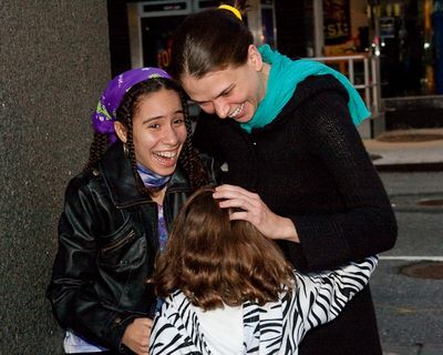 Sutton Foster with Hannah Beatt and Laura Laureano Photo