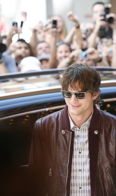 Ashton Kutcher Photo