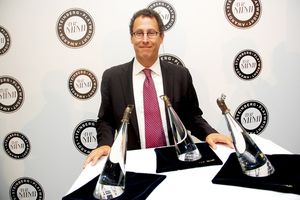 Tony Kushner with the Mimi Awards @ BroadwayWorld Tony Kushner with the Mimi Awards Photo
