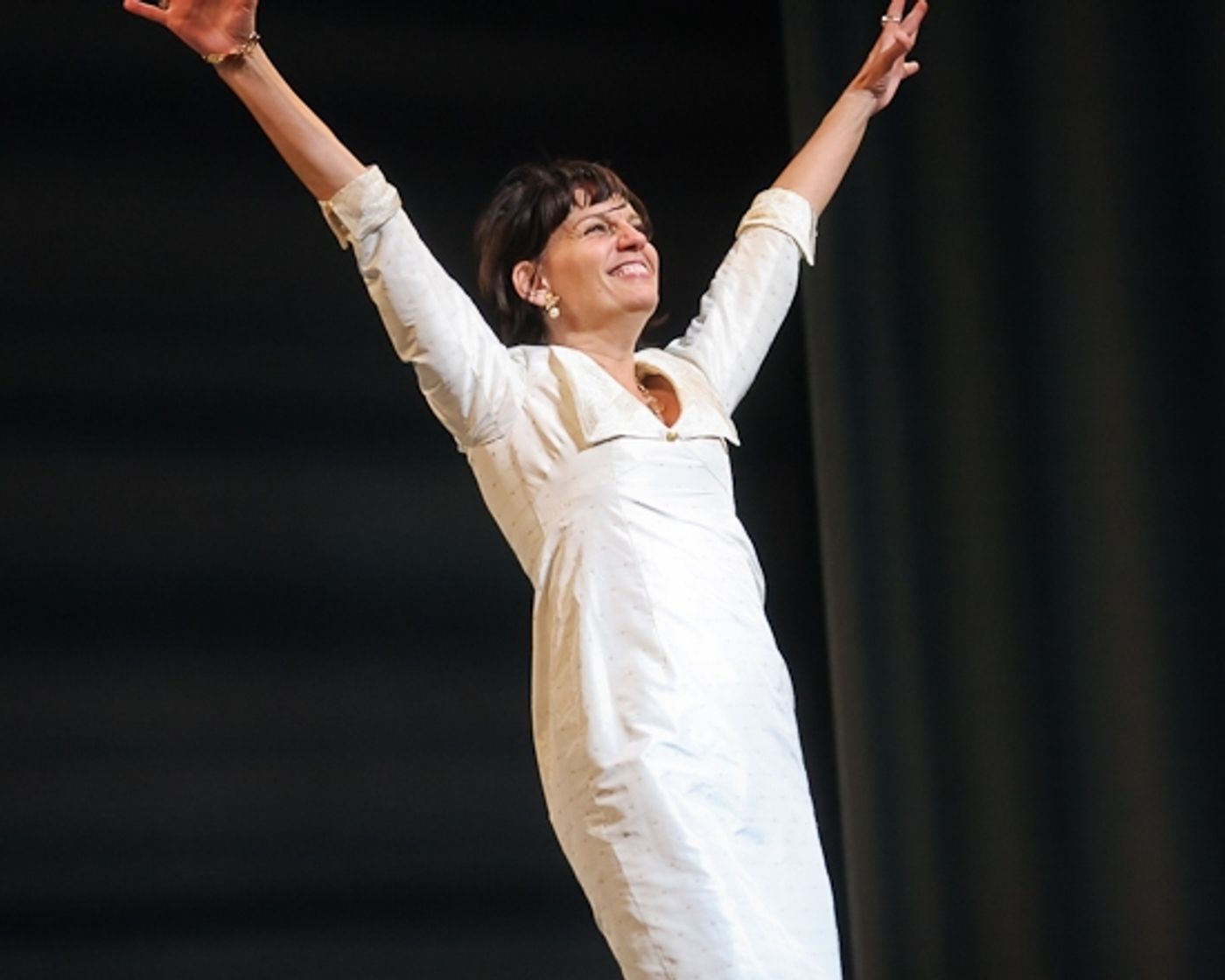 Photo Coverage: Beth Leavel and the New MAMMA MIA! Cast Take A Bow!  Image