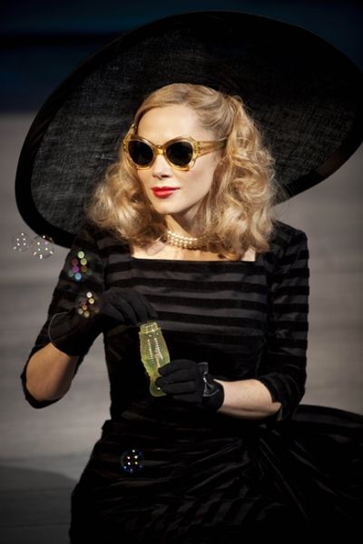 Anna Friel Photo