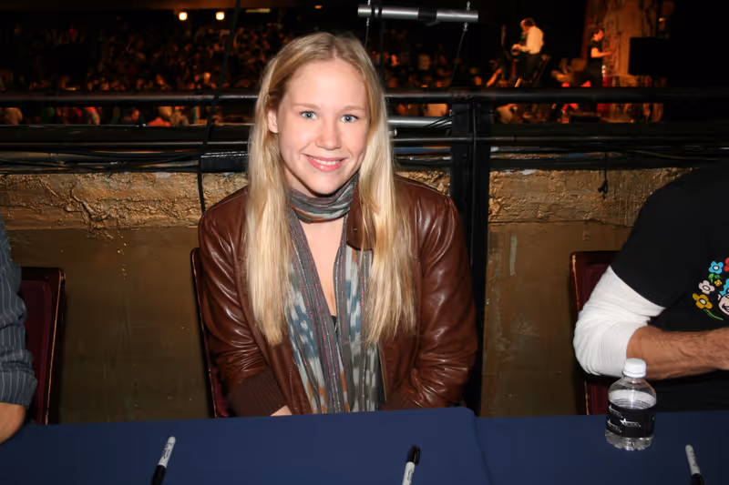 Photo Coverage: 23rd Annual Broadway Flea Market & Grand Auction - Celebrity Tables — photo 4 of 73