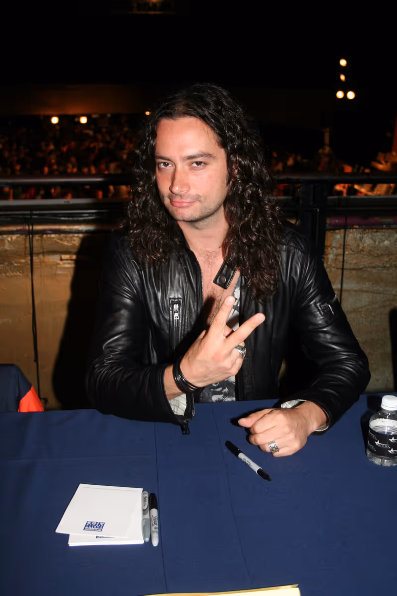 Photo Coverage: 23rd Annual Broadway Flea Market & Grand Auction - Celebrity Tables — photo 27 of 73