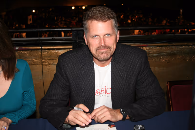 Photo Coverage: 23rd Annual Broadway Flea Market & Grand Auction - Celebrity Tables — photo 29 of 73