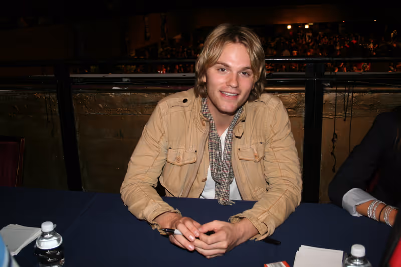 Photo Coverage: 23rd Annual Broadway Flea Market & Grand Auction - Celebrity Tables — photo 43 of 73
