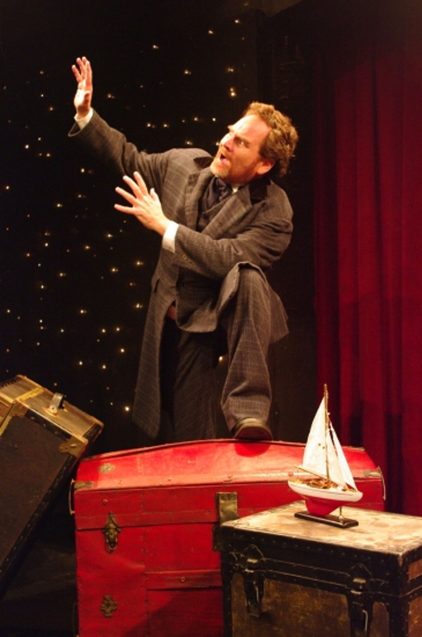 Photo Flash: SHIPWRECKED at the Phoenix Theatre  Image