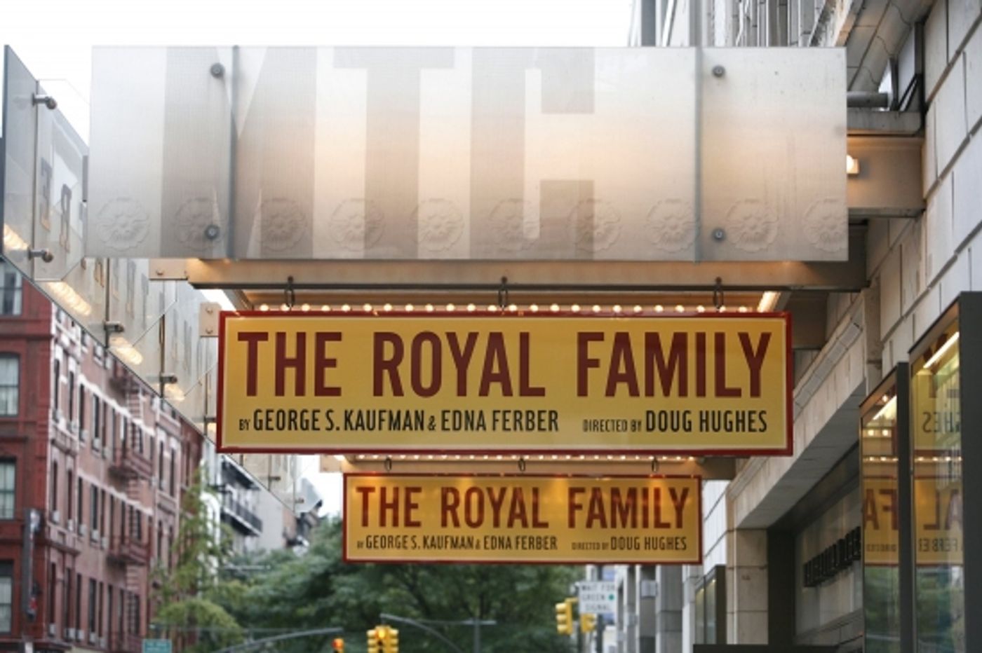 Photo Coverage: THE ROYAL FAMILY - Opening Night Arrivals  Image