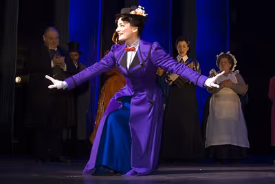 Laura Michelle Kelly Photo
