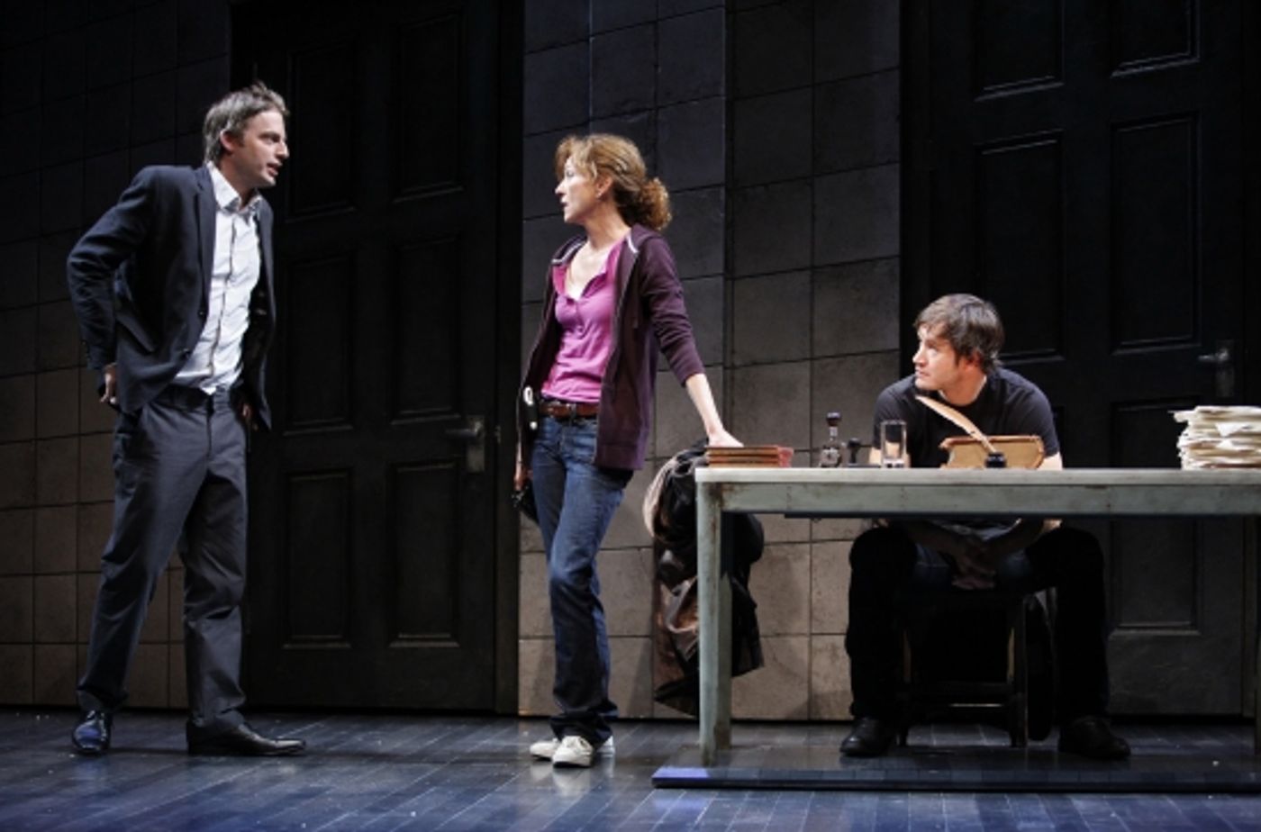 Photo Flash: Mark-Paul Gosselaar, Justin Kirk and Julie White in the Roundabout's THE UNDERSTUDY  Image