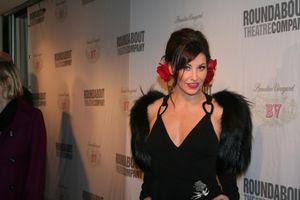 Gina Gershon Photo