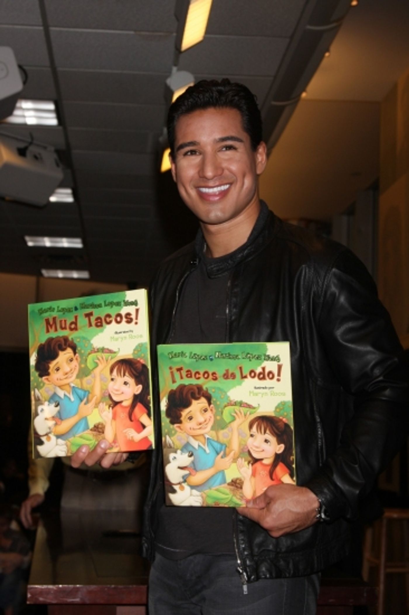 Photo Flash: Mario Lopez Celebrates 'Mud Tacos' at Barnes & Noble  Image