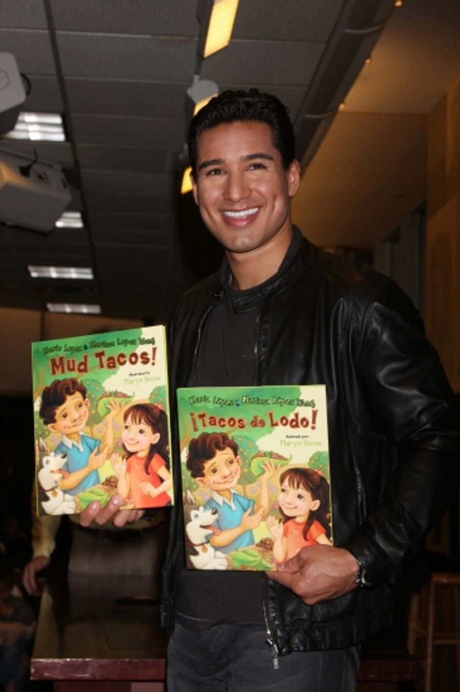 Photo Flash: Mario Lopez Celebrates 'Mud Tacos' at Barnes & Noble Image