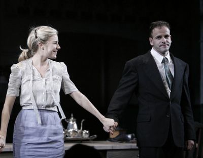 Sienna Miller and Jonny Lee Miller Photo