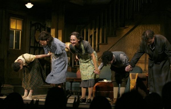 Gracie Bea Lawrence, Jessica Hecht, Laurie Metcalf, Noah Robbins and Dennis Boustikar Photo