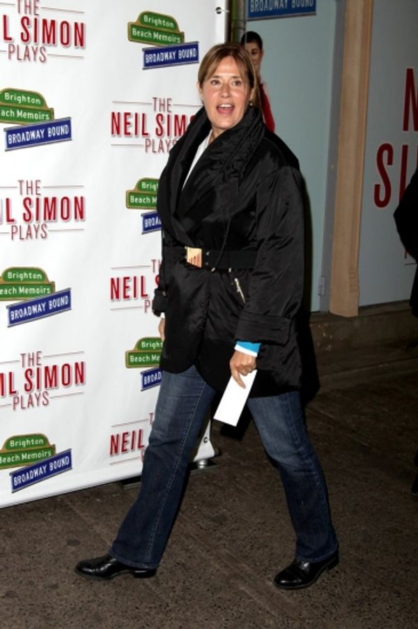 Lorraine Bracco Photo